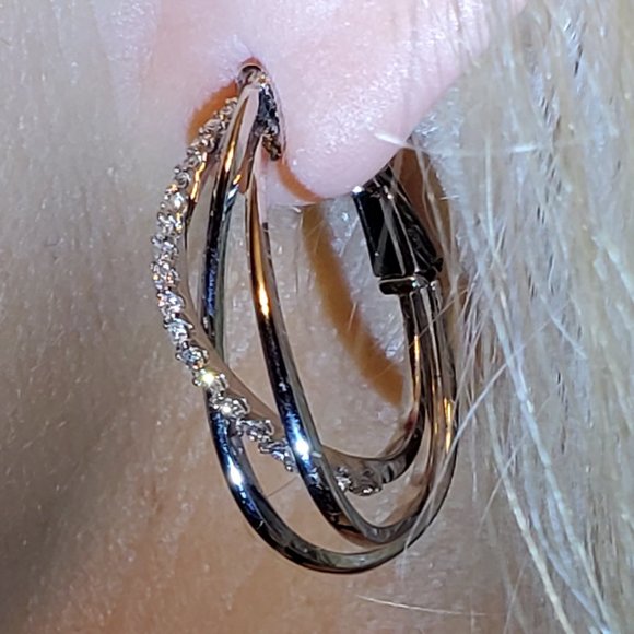 14K WHITE GOLD DIAMOND EARRINGS. - Picture 1 of 9